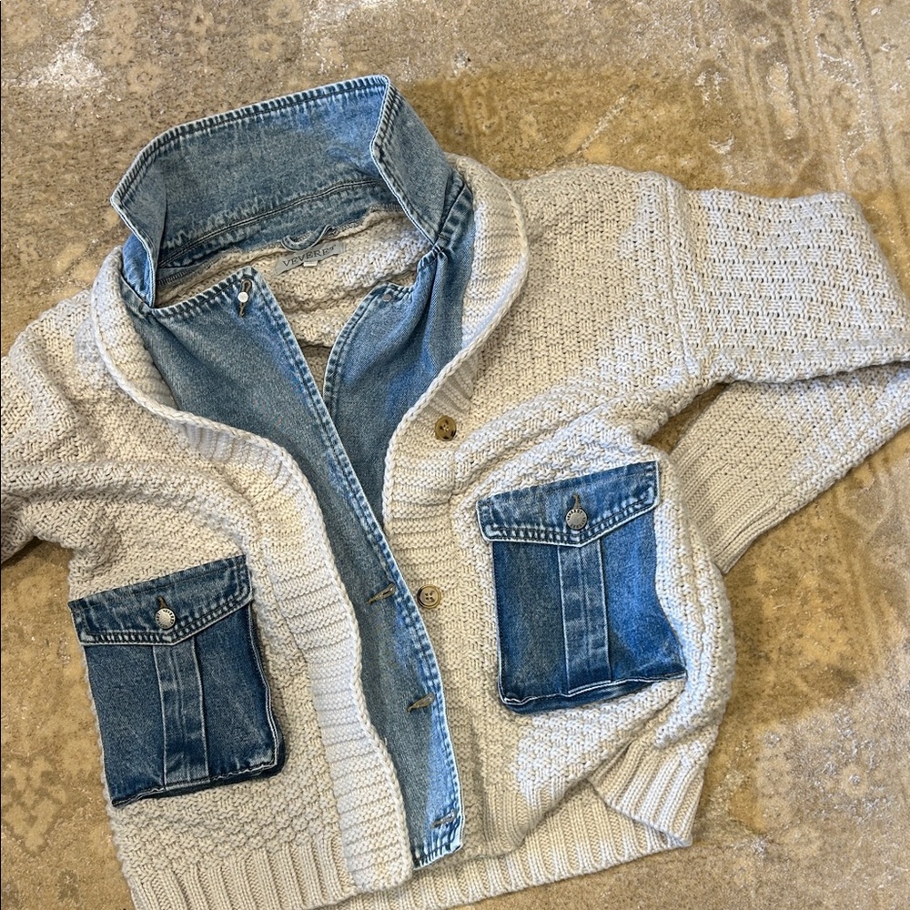 VEVERET Light Wash Denim Jean Jacket with Cream Knit Lining - Picture 2 of 2